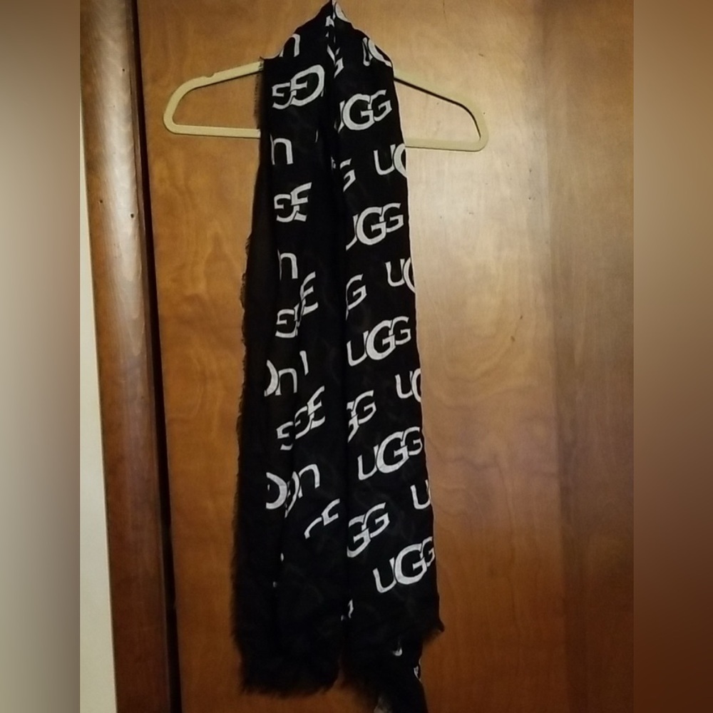 UGG’s Woven Logo Monogram KNIT SCARF Black White OS NWT